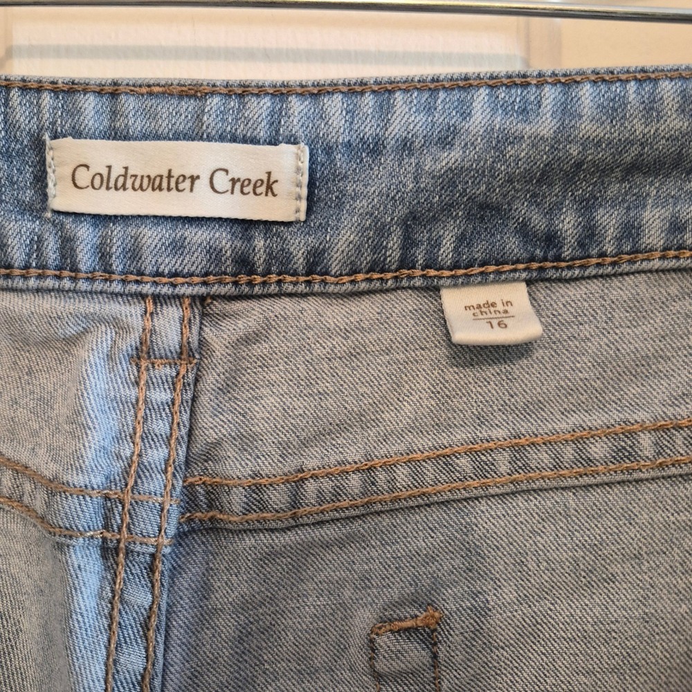 Coldwater Creek Womens Size 16 Light Wash Blue Cropped Denim Jeans Straight Leg - Picture 3 of 3
